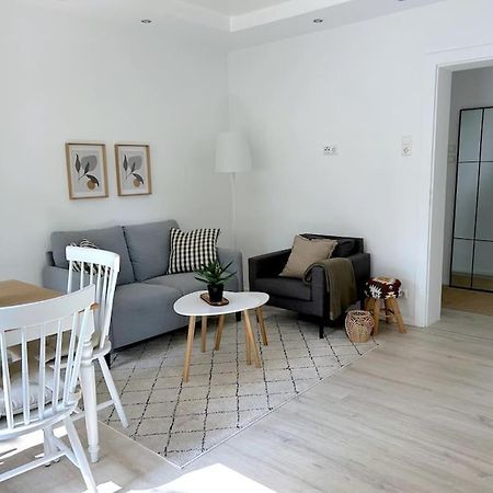 Country Style Apartment With Balcony Near Fair Hannover Bagian luar foto