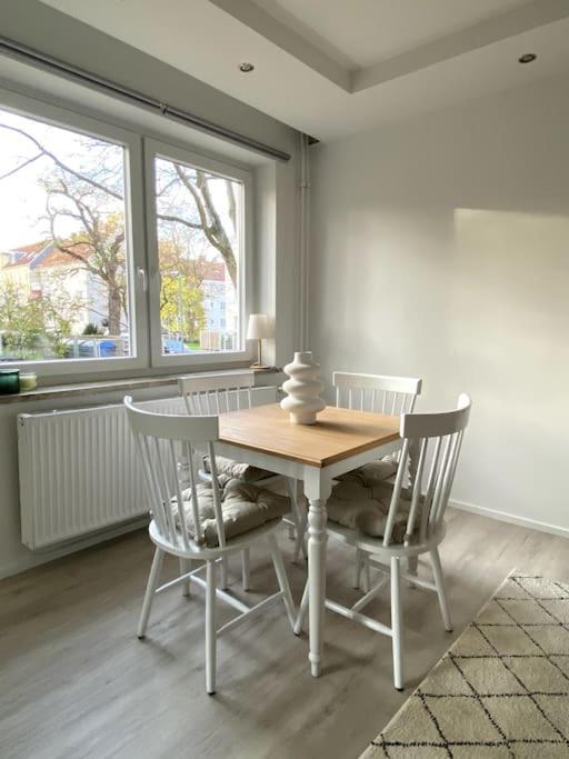 Country Style Apartment With Balcony Near Fair Hannover Bagian luar foto