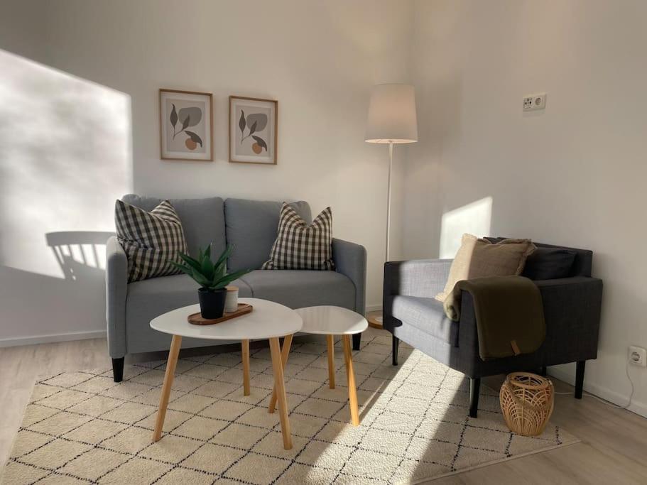Country Style Apartment With Balcony Near Fair Hannover Bagian luar foto