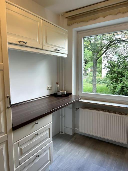 Country Style Apartment With Balcony Near Fair Hannover Bagian luar foto