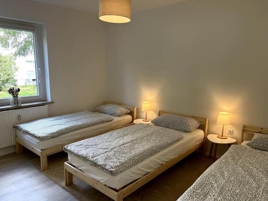Country Style Apartment With Balcony Near Fair Hannover Bagian luar foto