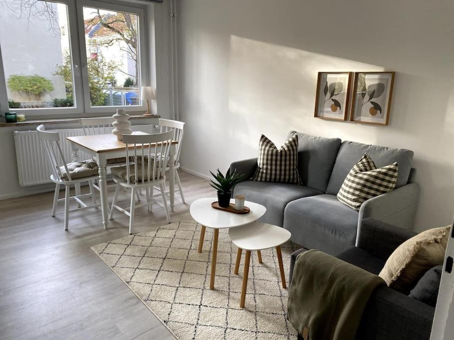 Country Style Apartment With Balcony Near Fair Hannover Bagian luar foto